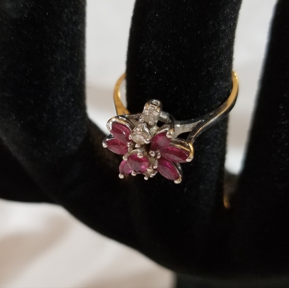 Vintage Famor 14K White Gold Ruby and Diamond Flower Ring, Size 6 - Picture 3 of 10